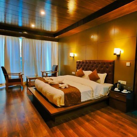 Vista Resort, Manali - ! Near Mall Road !! Hot & Cold Ac Rooms !! Best Selling !! Big Parking !! Luxury Collection !! Open Terrace !! Lift !! Playing Zone !! Property Of The Year ! Eksteriør bilde