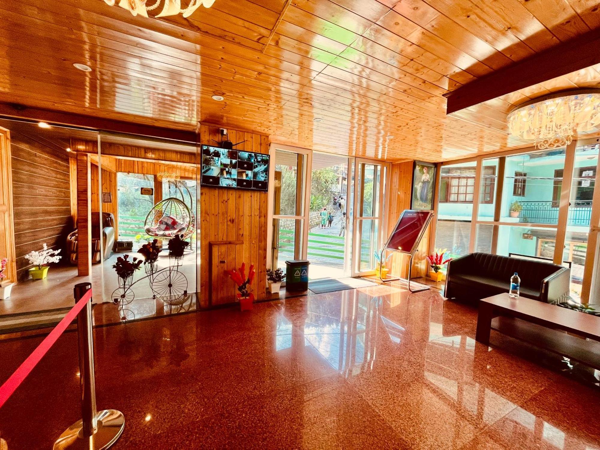 Vista Resort, Manali - ! Near Mall Road !! Hot & Cold Ac Rooms !! Best Selling !! Big Parking !! Luxury Collection !! Open Terrace !! Lift !! Playing Zone !! Property Of The Year ! Eksteriør bilde