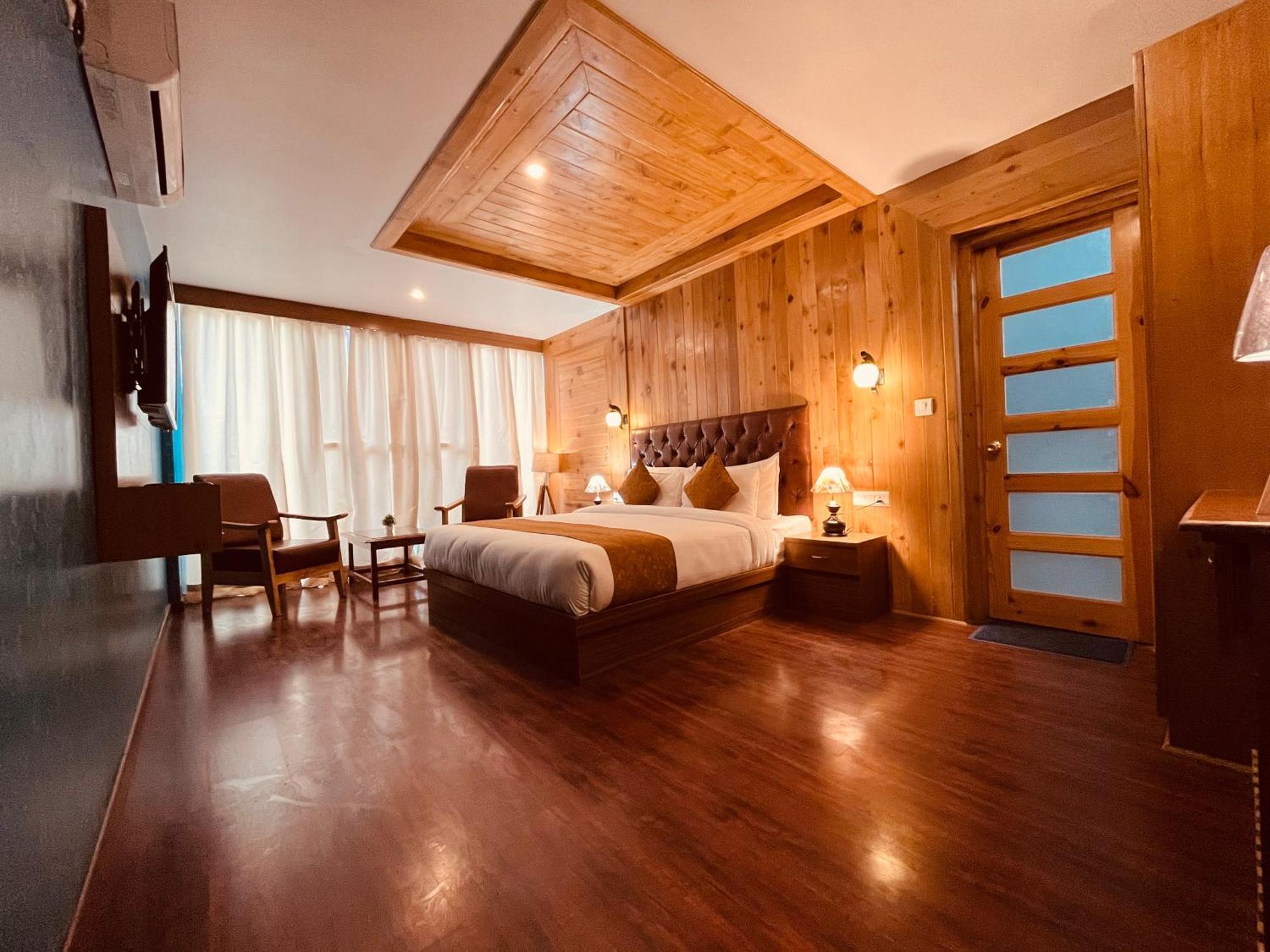 Vista Resort, Manali - ! Near Mall Road !! Hot & Cold Ac Rooms !! Best Selling !! Big Parking !! Luxury Collection !! Open Terrace !! Lift !! Playing Zone !! Property Of The Year ! Eksteriør bilde