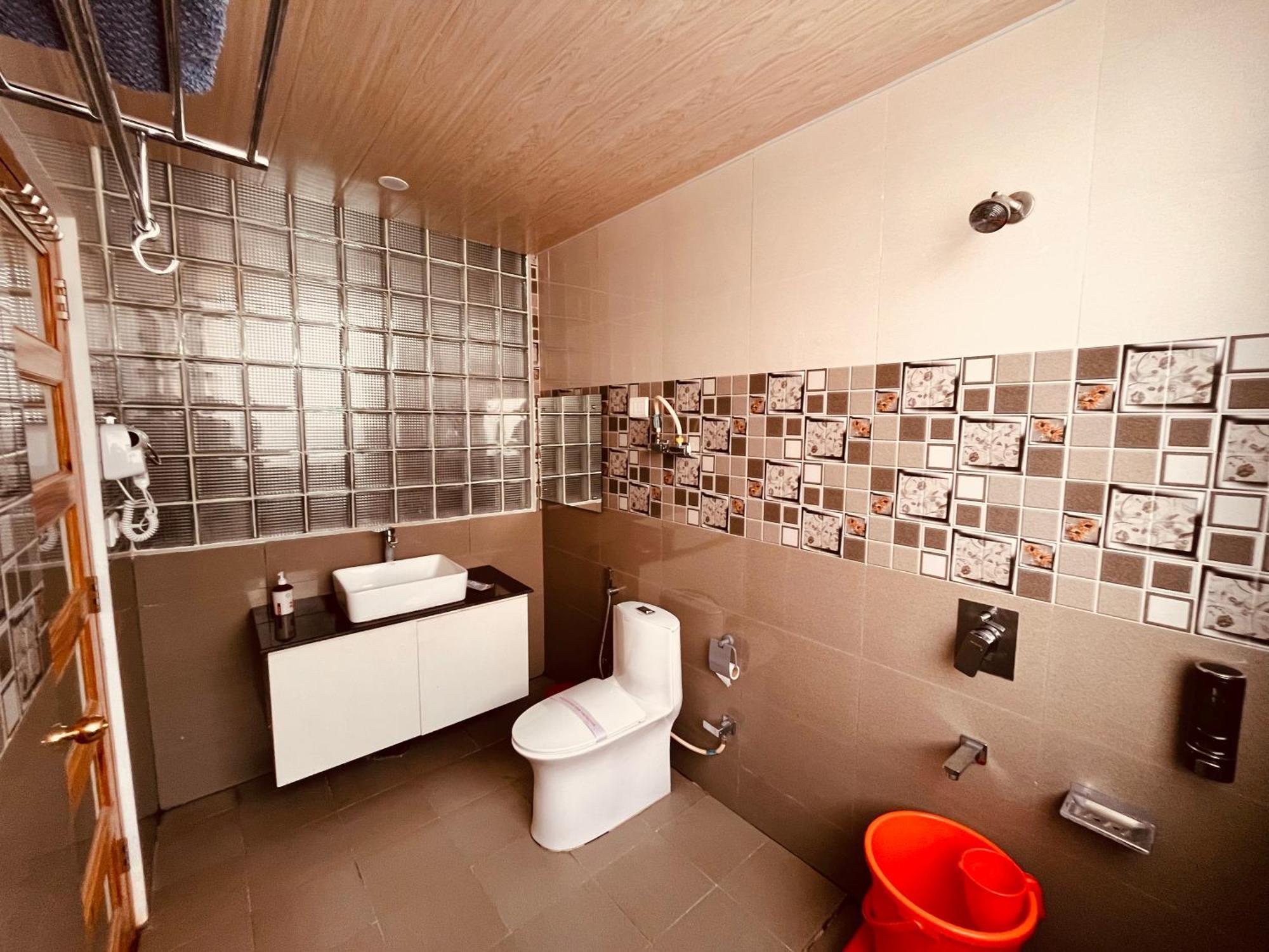Vista Resort, Manali - ! Near Mall Road !! Hot & Cold Ac Rooms !! Best Selling !! Big Parking !! Luxury Collection !! Open Terrace !! Lift !! Playing Zone !! Property Of The Year ! Eksteriør bilde