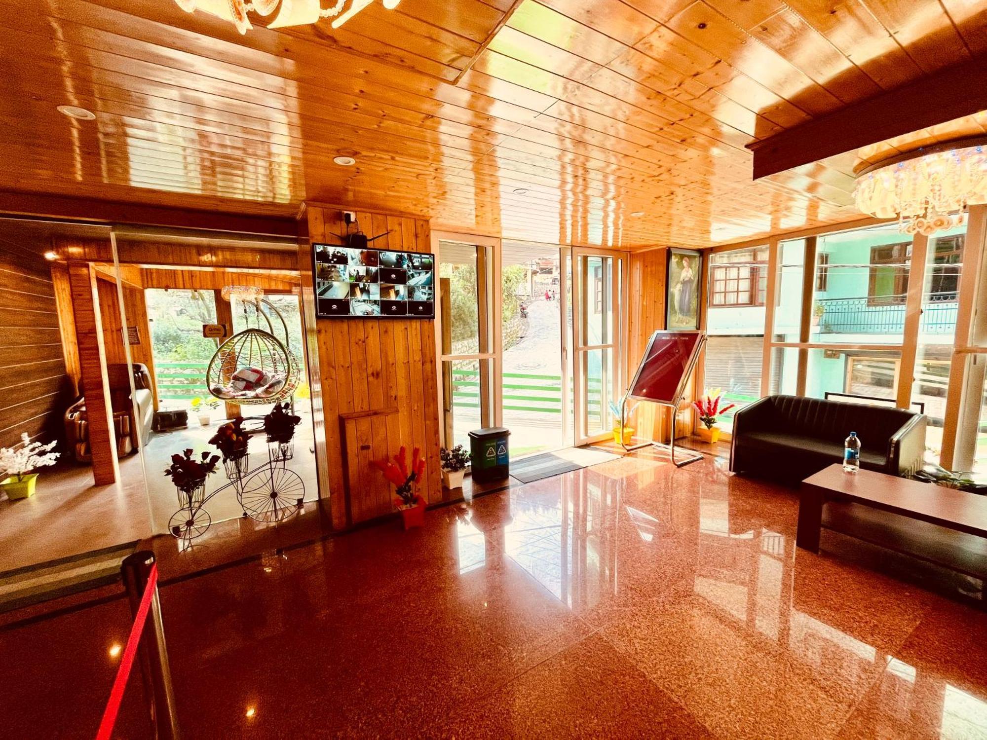 Vista Resort, Manali - ! Near Mall Road !! Hot & Cold Ac Rooms !! Best Selling !! Big Parking !! Luxury Collection !! Open Terrace !! Lift !! Playing Zone !! Property Of The Year ! Eksteriør bilde