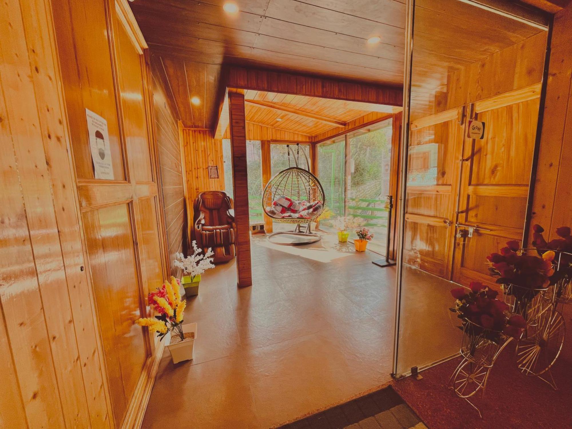 Vista Resort, Manali - ! Near Mall Road !! Hot & Cold Ac Rooms !! Best Selling !! Big Parking !! Luxury Collection !! Open Terrace !! Lift !! Playing Zone !! Property Of The Year ! Eksteriør bilde