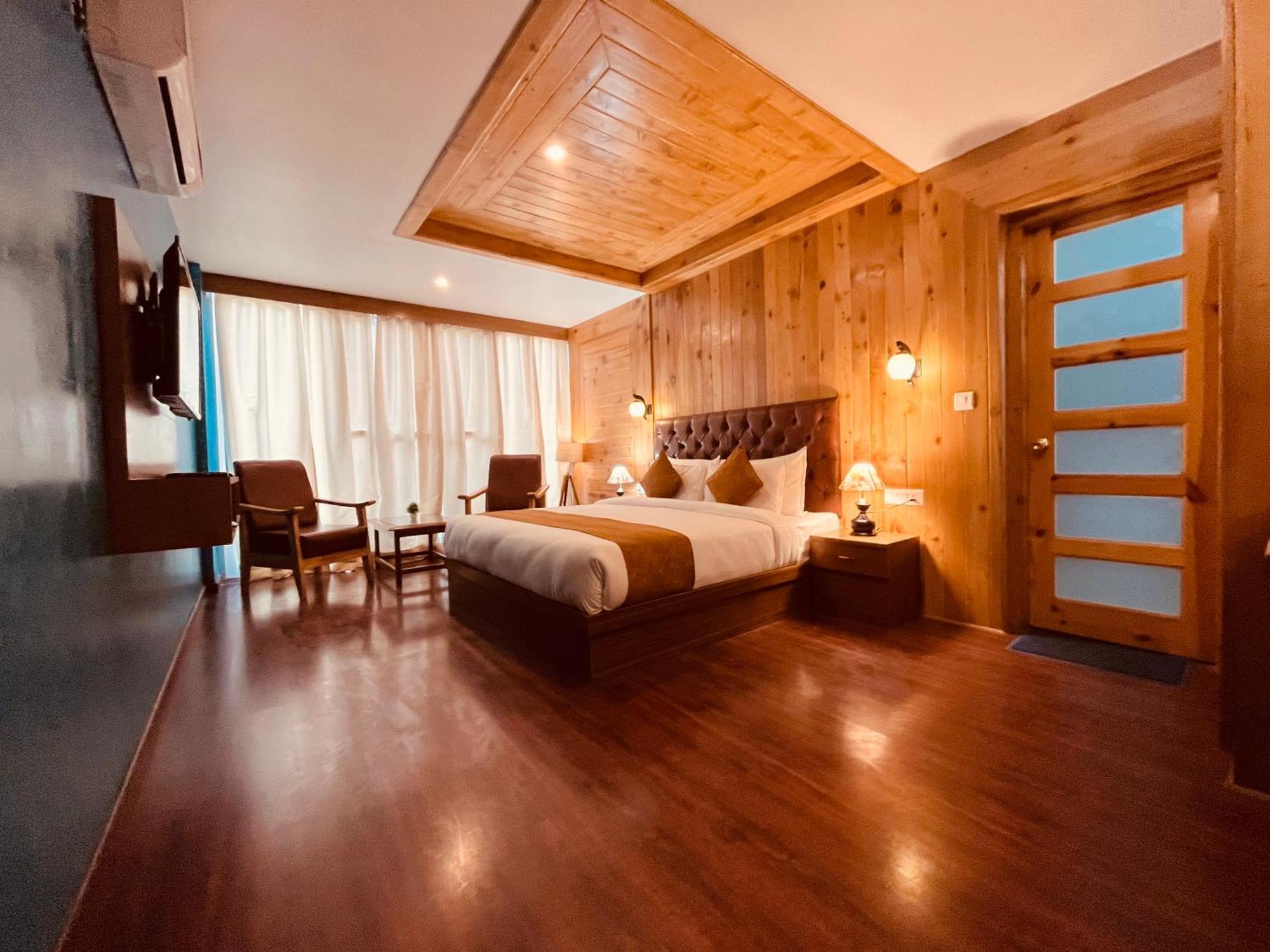 Vista Resort, Manali - ! Near Mall Road !! Hot & Cold Ac Rooms !! Best Selling !! Big Parking !! Luxury Collection !! Open Terrace !! Lift !! Playing Zone !! Property Of The Year ! Eksteriør bilde