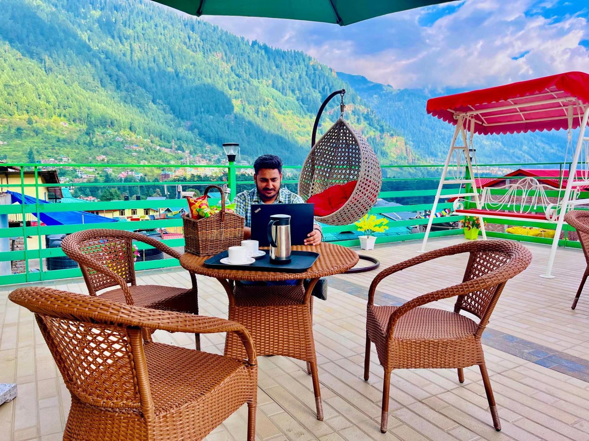 Vista Resort, Manali - ! Near Mall Road !! Hot & Cold Ac Rooms !! Best Selling !! Big Parking !! Luxury Collection !! Open Terrace !! Lift !! Playing Zone !! Property Of The Year ! Eksteriør bilde