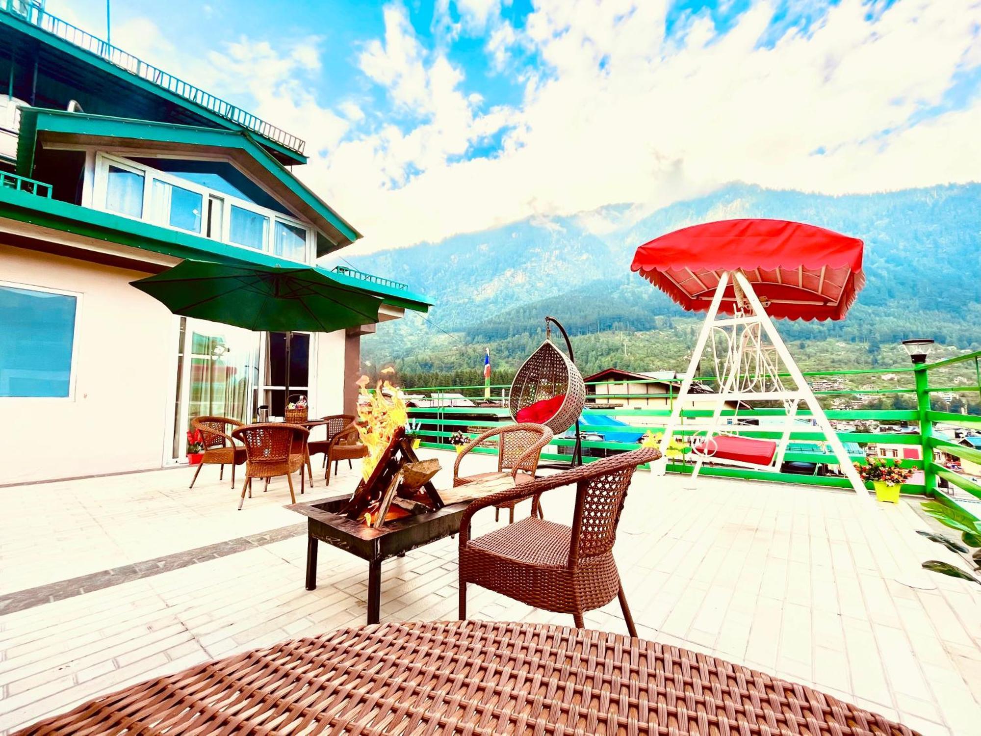 Vista Resort, Manali - ! Near Mall Road !! Hot & Cold Ac Rooms !! Best Selling !! Big Parking !! Luxury Collection !! Open Terrace !! Lift !! Playing Zone !! Property Of The Year ! Eksteriør bilde