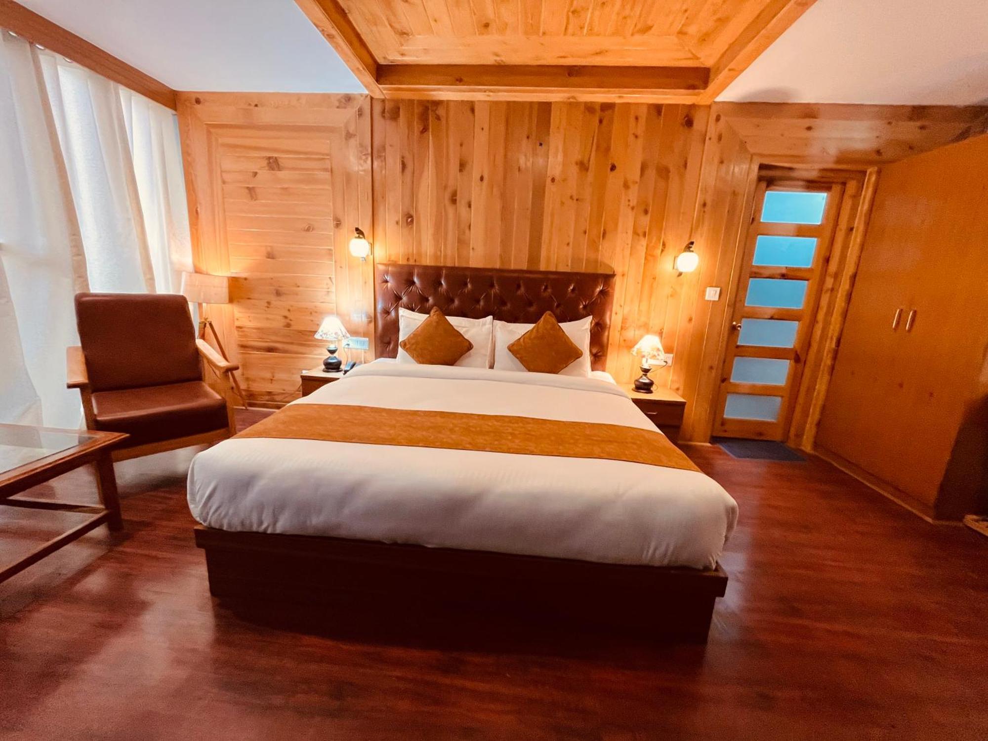 Vista Resort, Manali - ! Near Mall Road !! Hot & Cold Ac Rooms !! Best Selling !! Big Parking !! Luxury Collection !! Open Terrace !! Lift !! Playing Zone !! Property Of The Year ! Eksteriør bilde