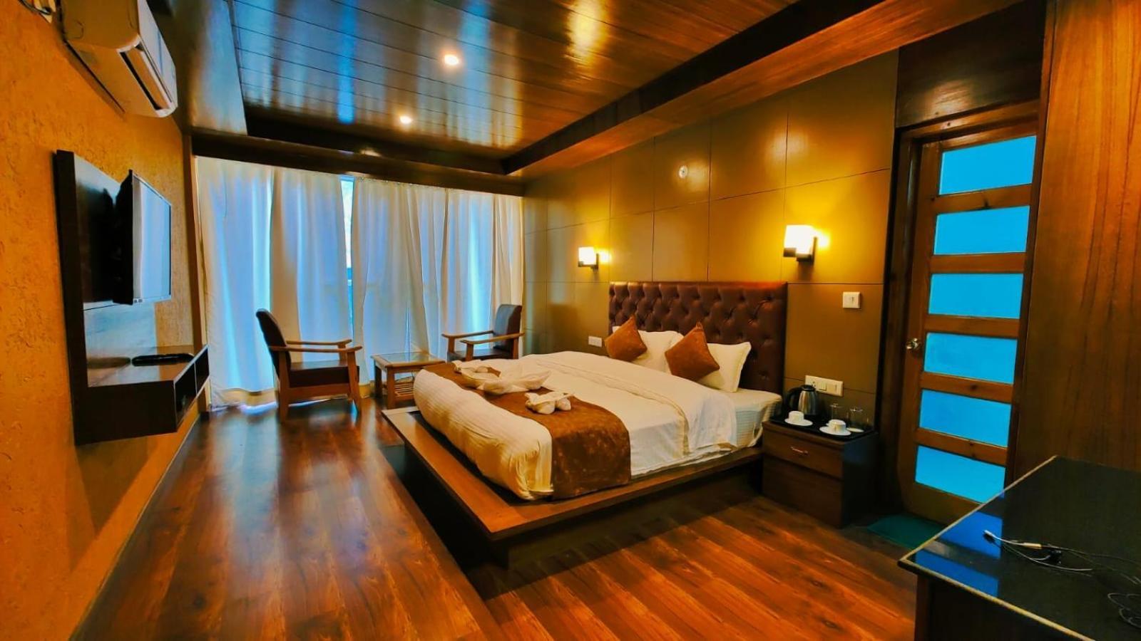Vista Resort, Manali - ! Near Mall Road !! Hot & Cold Ac Rooms !! Best Selling !! Big Parking !! Luxury Collection !! Open Terrace !! Lift !! Playing Zone !! Property Of The Year ! Eksteriør bilde