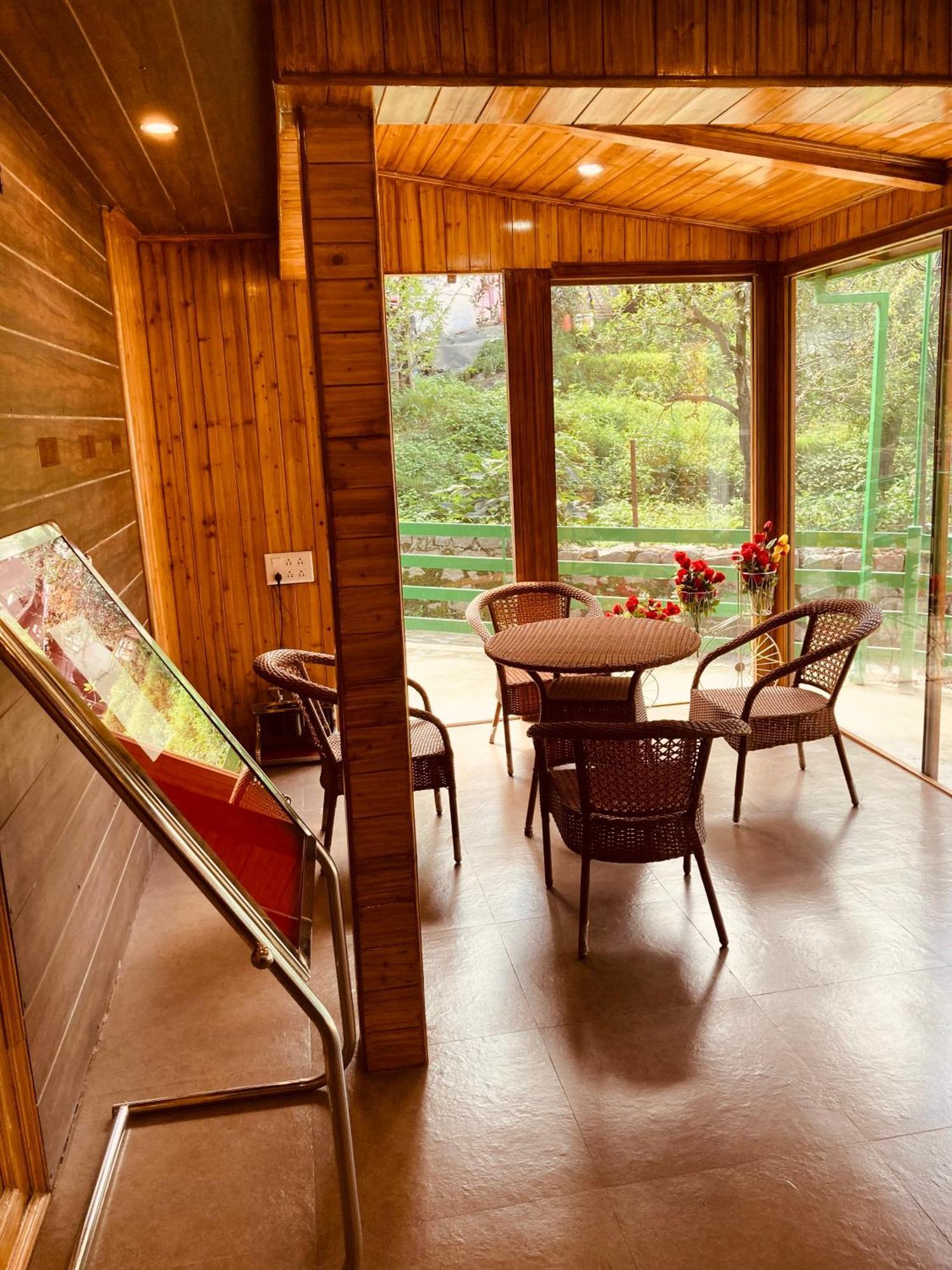 Vista Resort, Manali - ! Near Mall Road !! Hot & Cold Ac Rooms !! Best Selling !! Big Parking !! Luxury Collection !! Open Terrace !! Lift !! Playing Zone !! Property Of The Year ! Eksteriør bilde