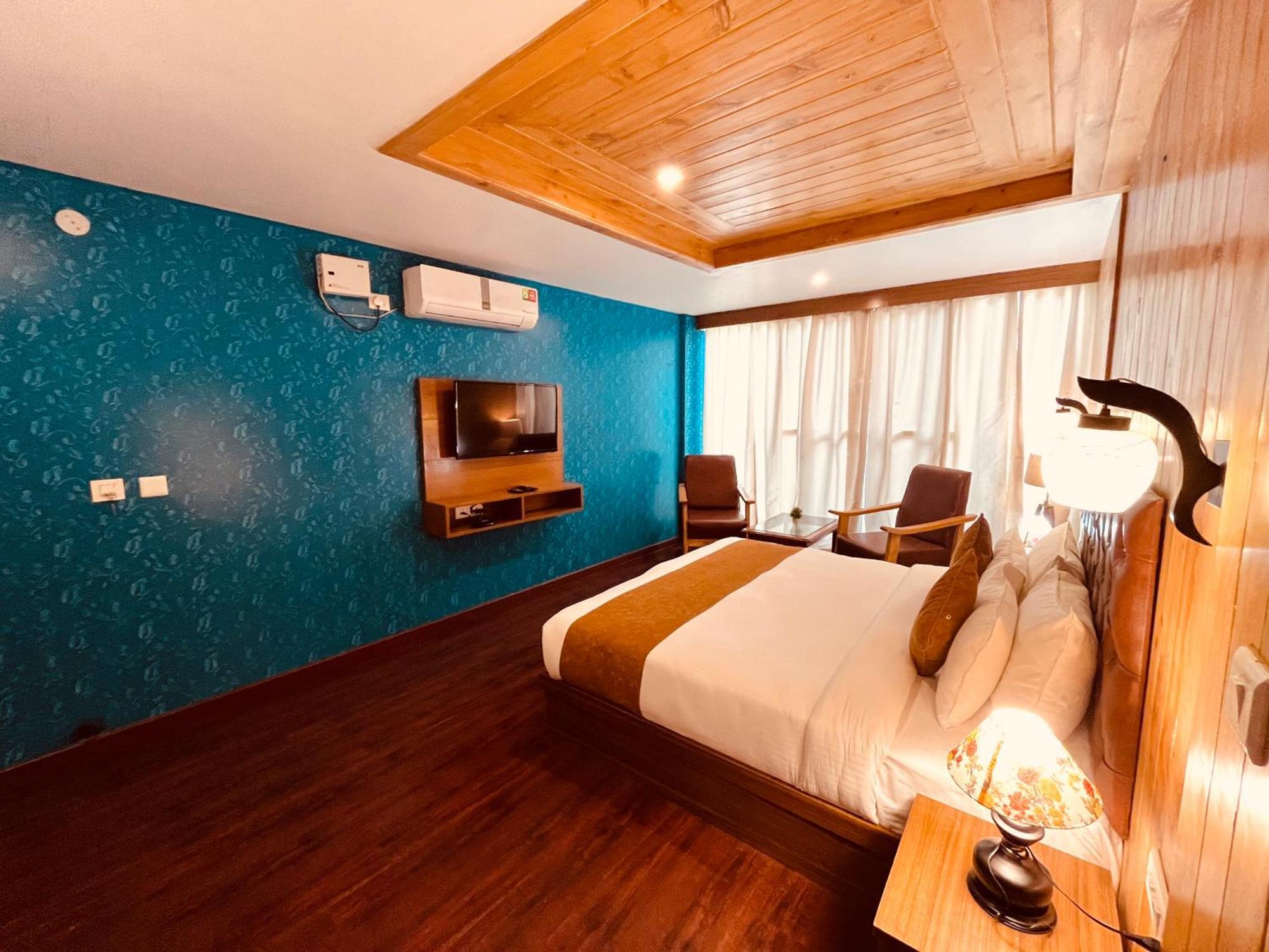 Vista Resort, Manali - ! Near Mall Road !! Hot & Cold Ac Rooms !! Best Selling !! Big Parking !! Luxury Collection !! Open Terrace !! Lift !! Playing Zone !! Property Of The Year ! Eksteriør bilde