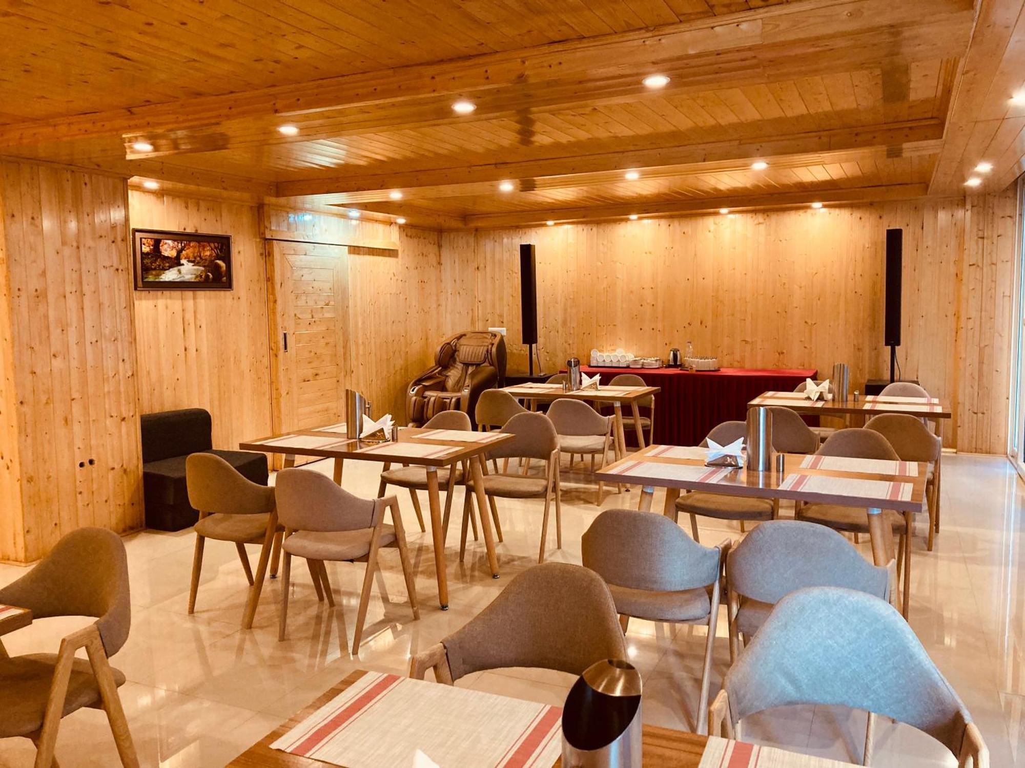 Vista Resort, Manali - ! Near Mall Road !! Hot & Cold Ac Rooms !! Best Selling !! Big Parking !! Luxury Collection !! Open Terrace !! Lift !! Playing Zone !! Property Of The Year ! Eksteriør bilde