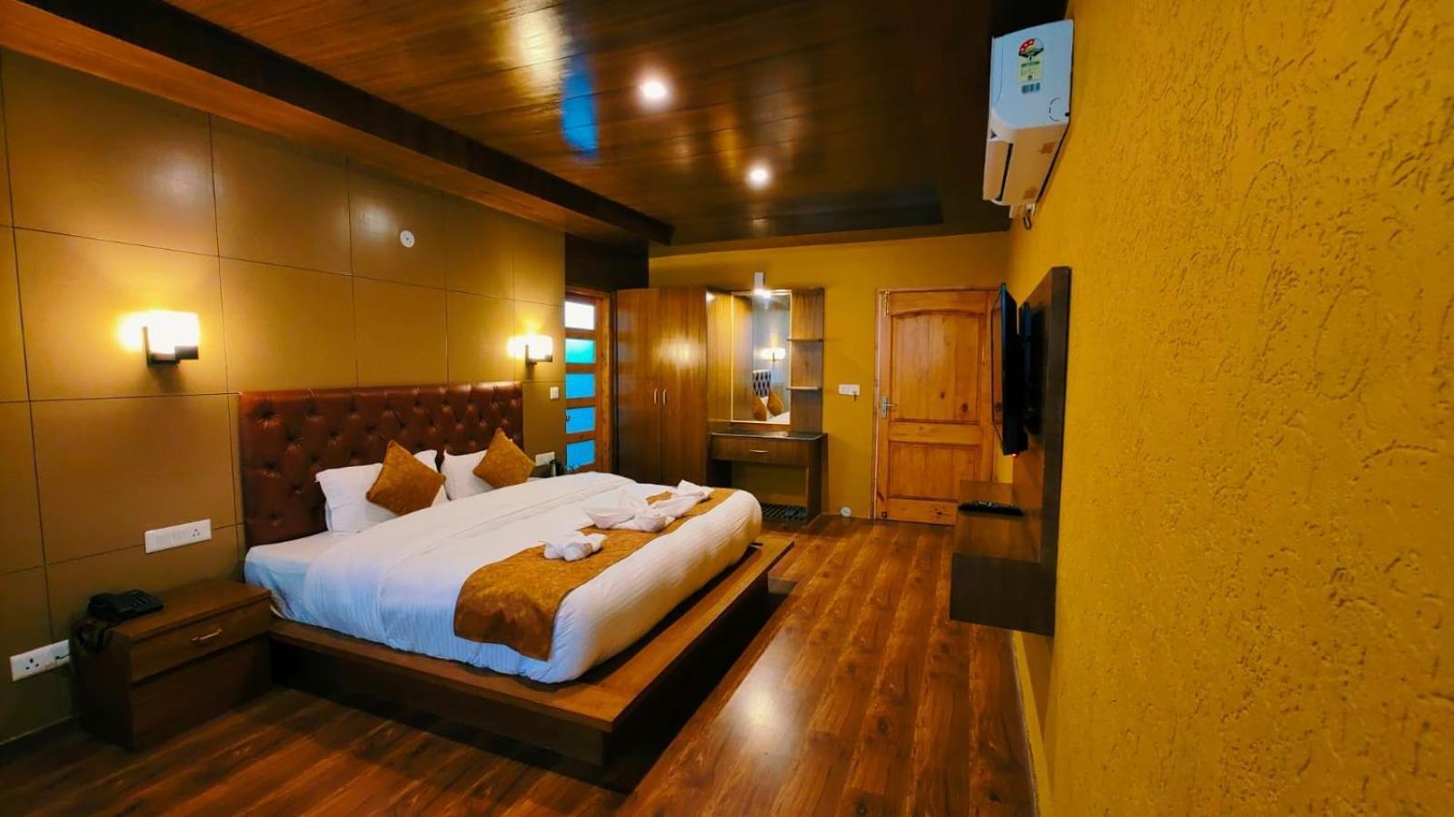 Vista Resort, Manali - ! Near Mall Road !! Hot & Cold Ac Rooms !! Best Selling !! Big Parking !! Luxury Collection !! Open Terrace !! Lift !! Playing Zone !! Property Of The Year ! Eksteriør bilde
