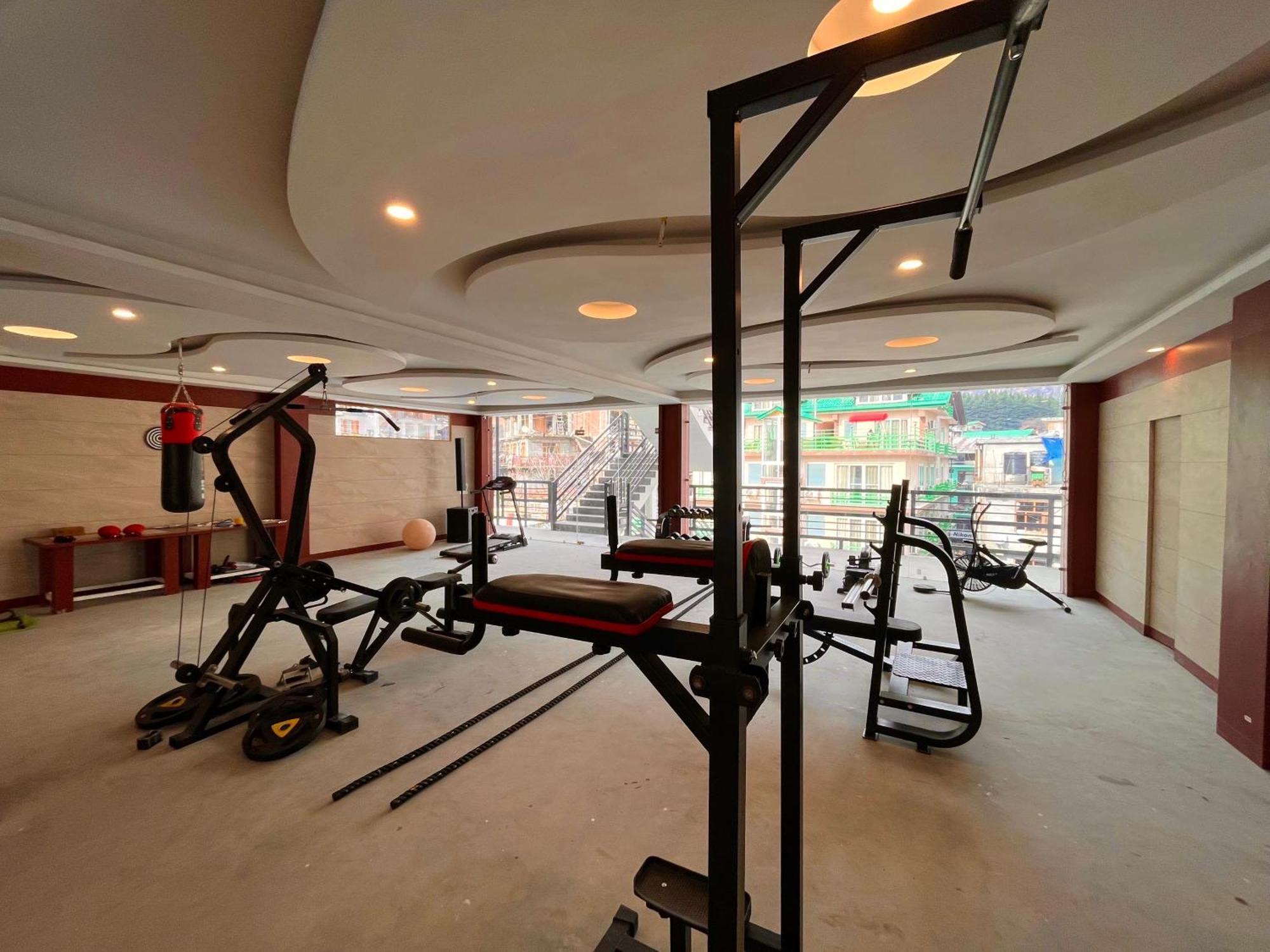Vista Resort, Manali - ! Near Mall Road !! Hot & Cold Ac Rooms !! Best Selling !! Big Parking !! Luxury Collection !! Open Terrace !! Lift !! Playing Zone !! Property Of The Year ! Eksteriør bilde