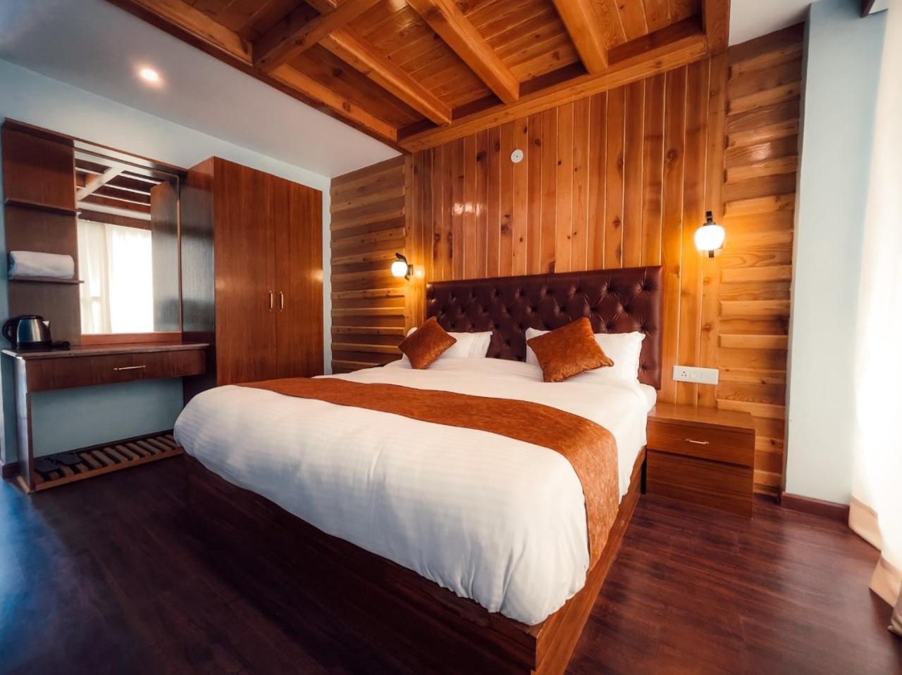 Vista Resort, Manali - ! Near Mall Road !! Hot & Cold Ac Rooms !! Best Selling !! Big Parking !! Luxury Collection !! Open Terrace !! Lift !! Playing Zone !! Property Of The Year ! Eksteriør bilde