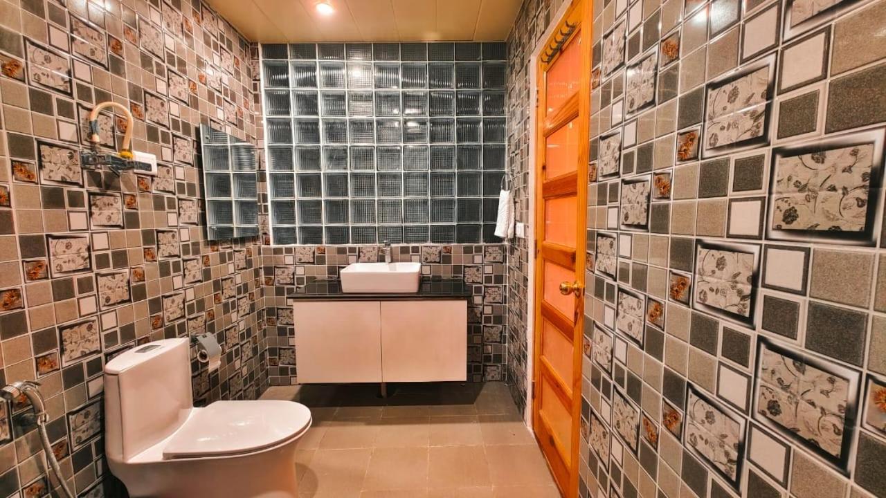Vista Resort, Manali - ! Near Mall Road !! Hot & Cold Ac Rooms !! Best Selling !! Big Parking !! Luxury Collection !! Open Terrace !! Lift !! Playing Zone !! Property Of The Year ! Eksteriør bilde