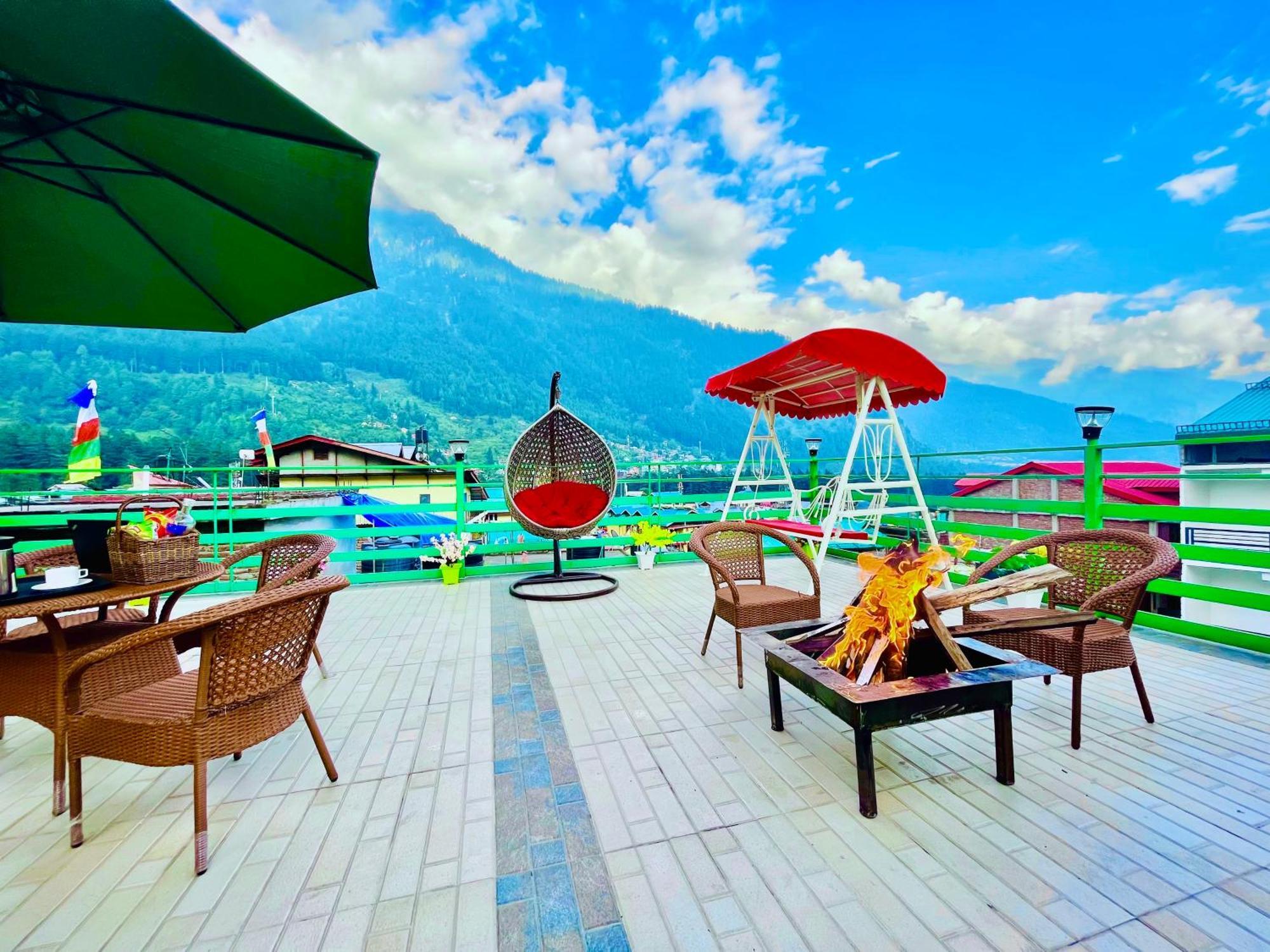 Vista Resort, Manali - ! Near Mall Road !! Hot & Cold Ac Rooms !! Best Selling !! Big Parking !! Luxury Collection !! Open Terrace !! Lift !! Playing Zone !! Property Of The Year ! Eksteriør bilde