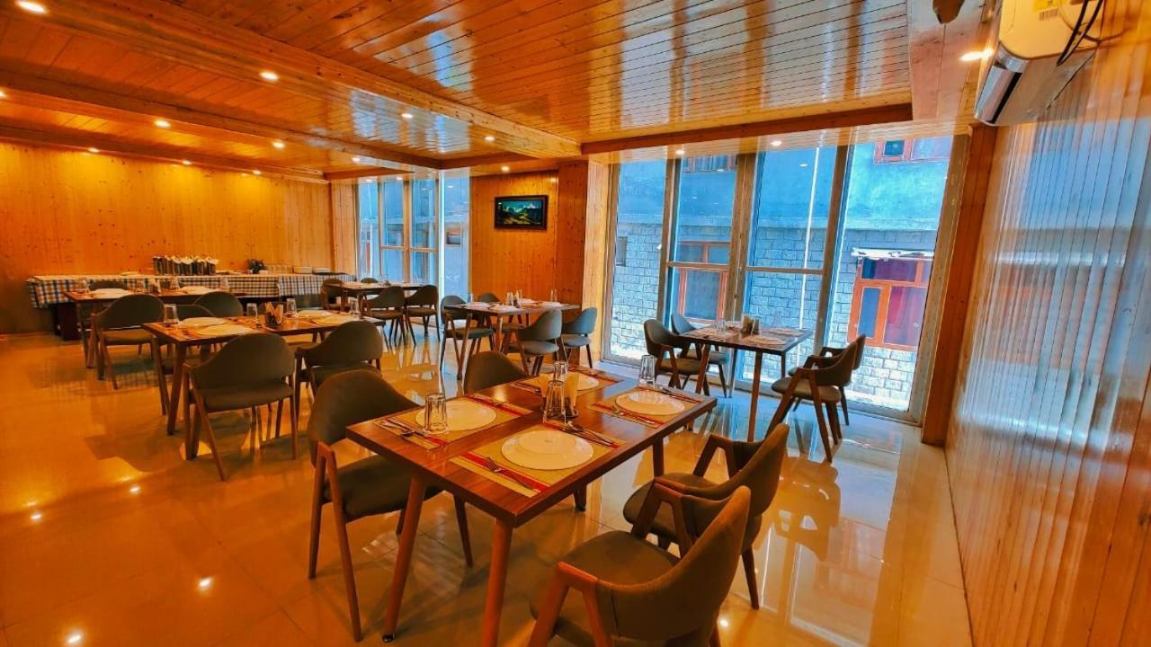 Vista Resort, Manali - ! Near Mall Road !! Hot & Cold Ac Rooms !! Best Selling !! Big Parking !! Luxury Collection !! Open Terrace !! Lift !! Playing Zone !! Property Of The Year ! Eksteriør bilde