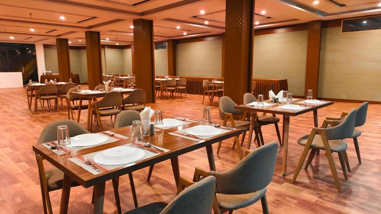Vista Resort, Manali - ! Near Mall Road !! Hot & Cold Ac Rooms !! Best Selling !! Big Parking !! Luxury Collection !! Open Terrace !! Lift !! Playing Zone !! Property Of The Year ! Eksteriør bilde