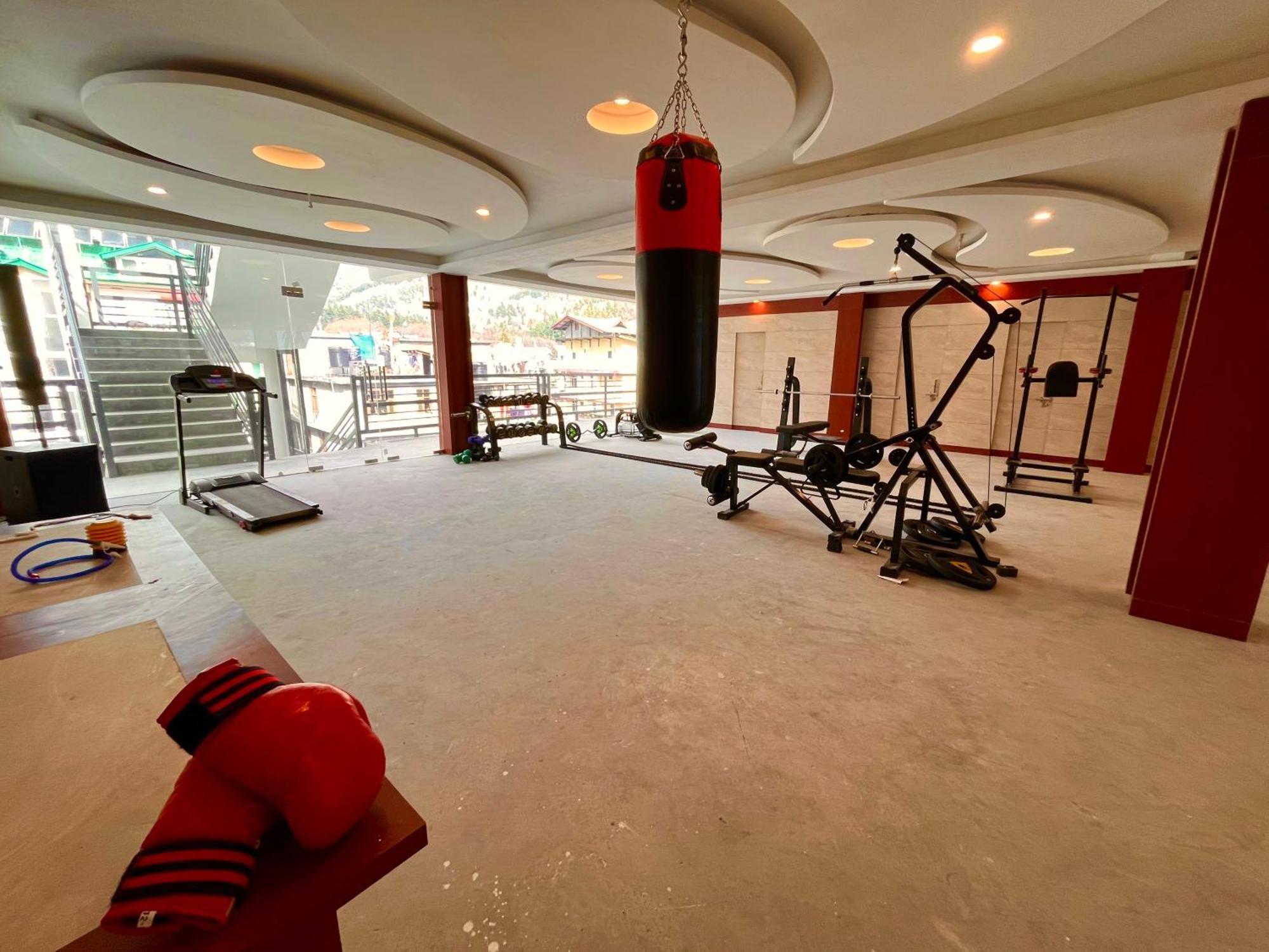 Vista Resort, Manali - ! Near Mall Road !! Hot & Cold Ac Rooms !! Best Selling !! Big Parking !! Luxury Collection !! Open Terrace !! Lift !! Playing Zone !! Property Of The Year ! Eksteriør bilde