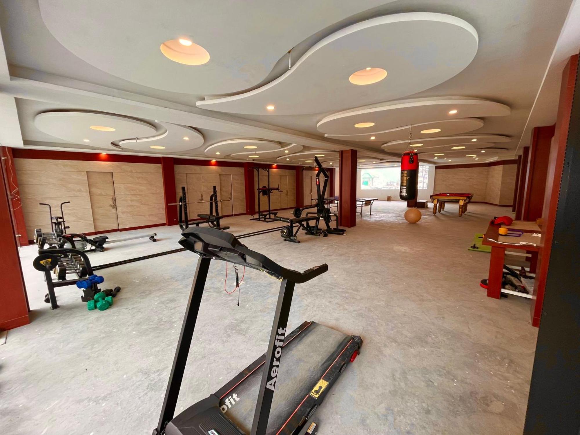 Vista Resort, Manali - ! Near Mall Road !! Hot & Cold Ac Rooms !! Best Selling !! Big Parking !! Luxury Collection !! Open Terrace !! Lift !! Playing Zone !! Property Of The Year ! Eksteriør bilde