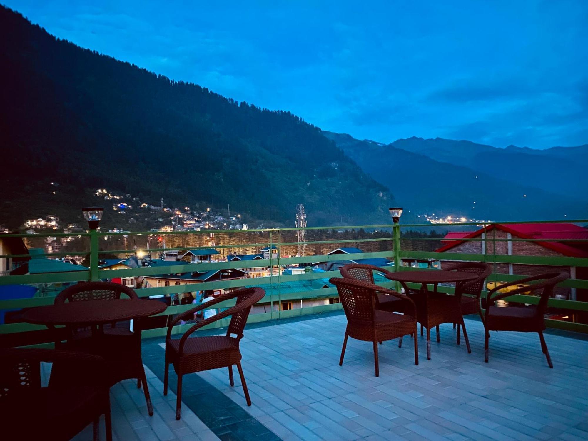Vista Resort, Manali - ! Near Mall Road !! Hot & Cold Ac Rooms !! Best Selling !! Big Parking !! Luxury Collection !! Open Terrace !! Lift !! Playing Zone !! Property Of The Year ! Eksteriør bilde