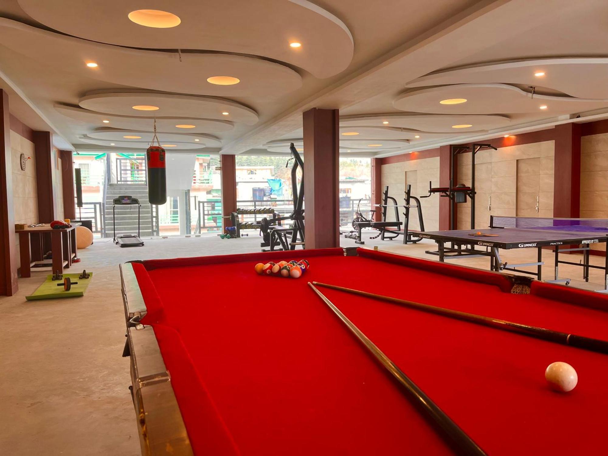 Vista Resort, Manali - ! Near Mall Road !! Hot & Cold Ac Rooms !! Best Selling !! Big Parking !! Luxury Collection !! Open Terrace !! Lift !! Playing Zone !! Property Of The Year ! Eksteriør bilde
