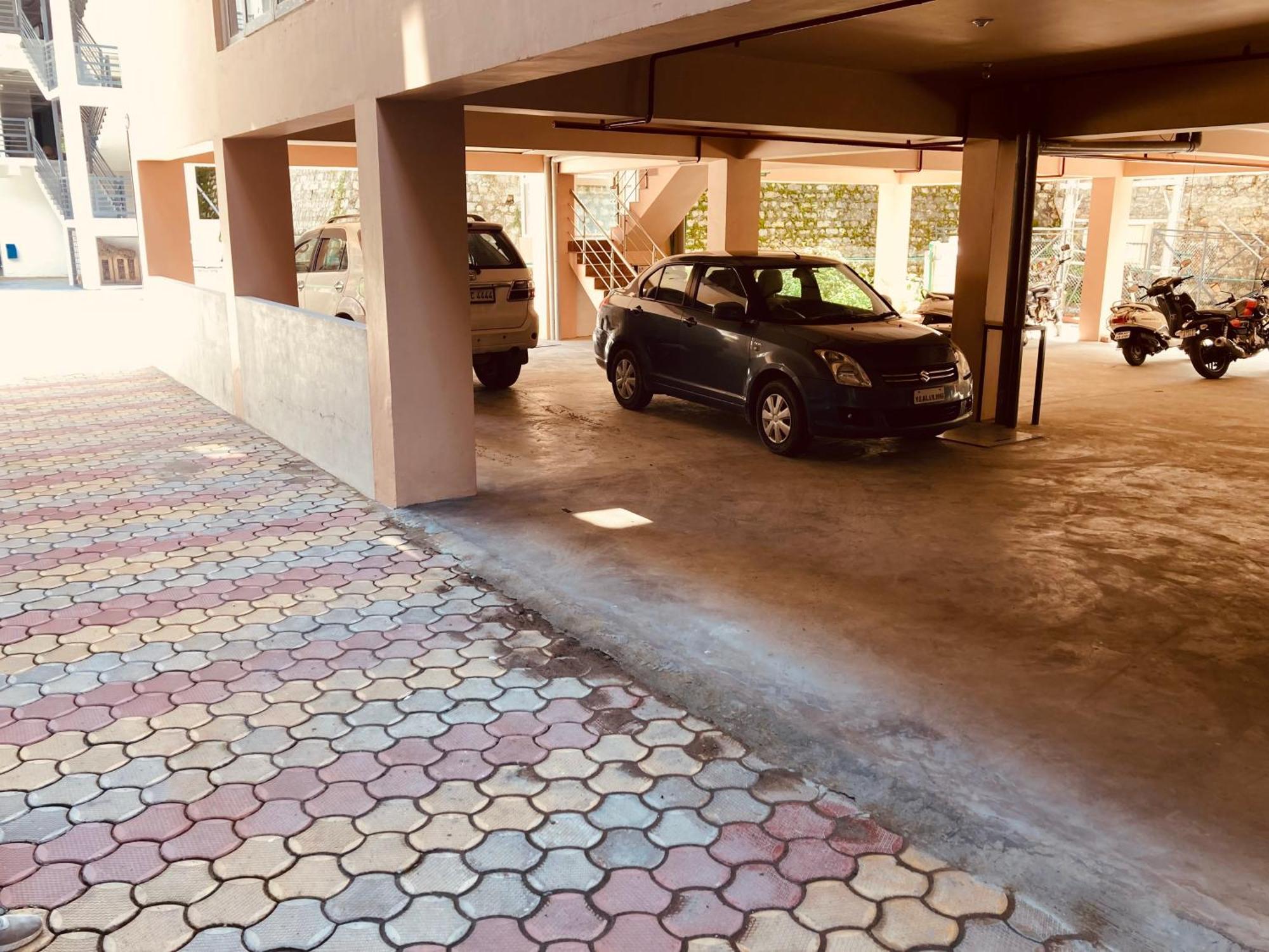 Vista Resort, Manali - ! Near Mall Road !! Hot & Cold Ac Rooms !! Best Selling !! Big Parking !! Luxury Collection !! Open Terrace !! Lift !! Playing Zone !! Property Of The Year ! Eksteriør bilde