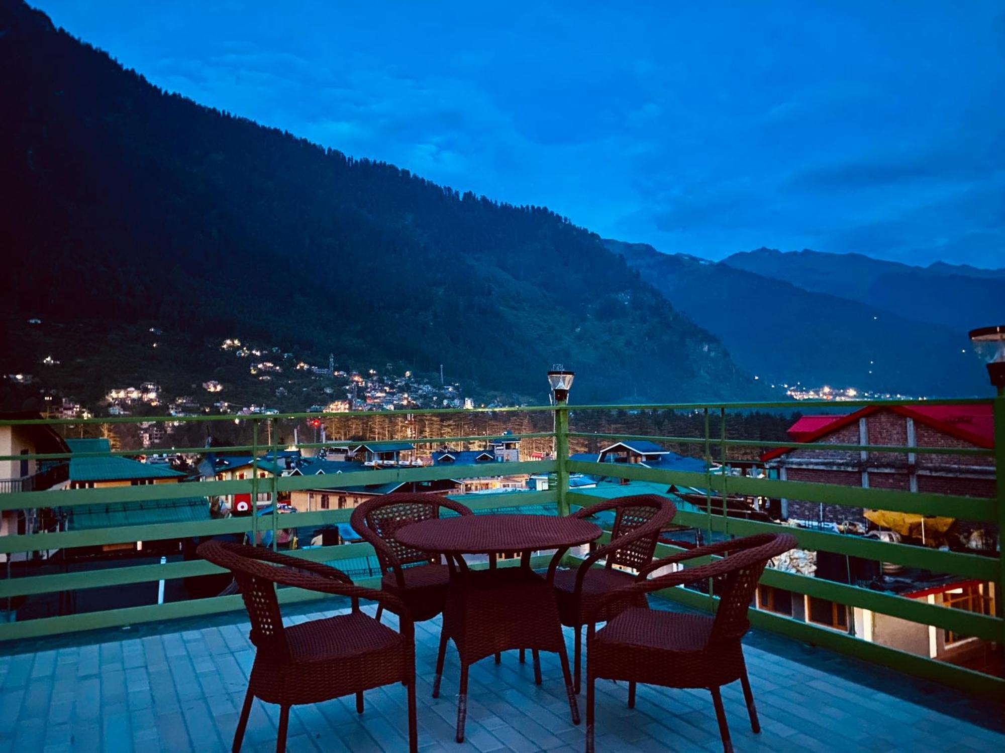 Vista Resort, Manali - ! Near Mall Road !! Hot & Cold Ac Rooms !! Best Selling !! Big Parking !! Luxury Collection !! Open Terrace !! Lift !! Playing Zone !! Property Of The Year ! Eksteriør bilde