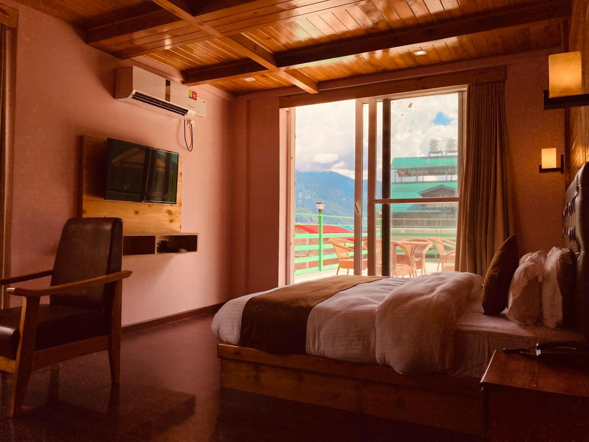 Vista Resort, Manali - ! Near Mall Road !! Hot & Cold Ac Rooms !! Best Selling !! Big Parking !! Luxury Collection !! Open Terrace !! Lift !! Playing Zone !! Property Of The Year ! Eksteriør bilde