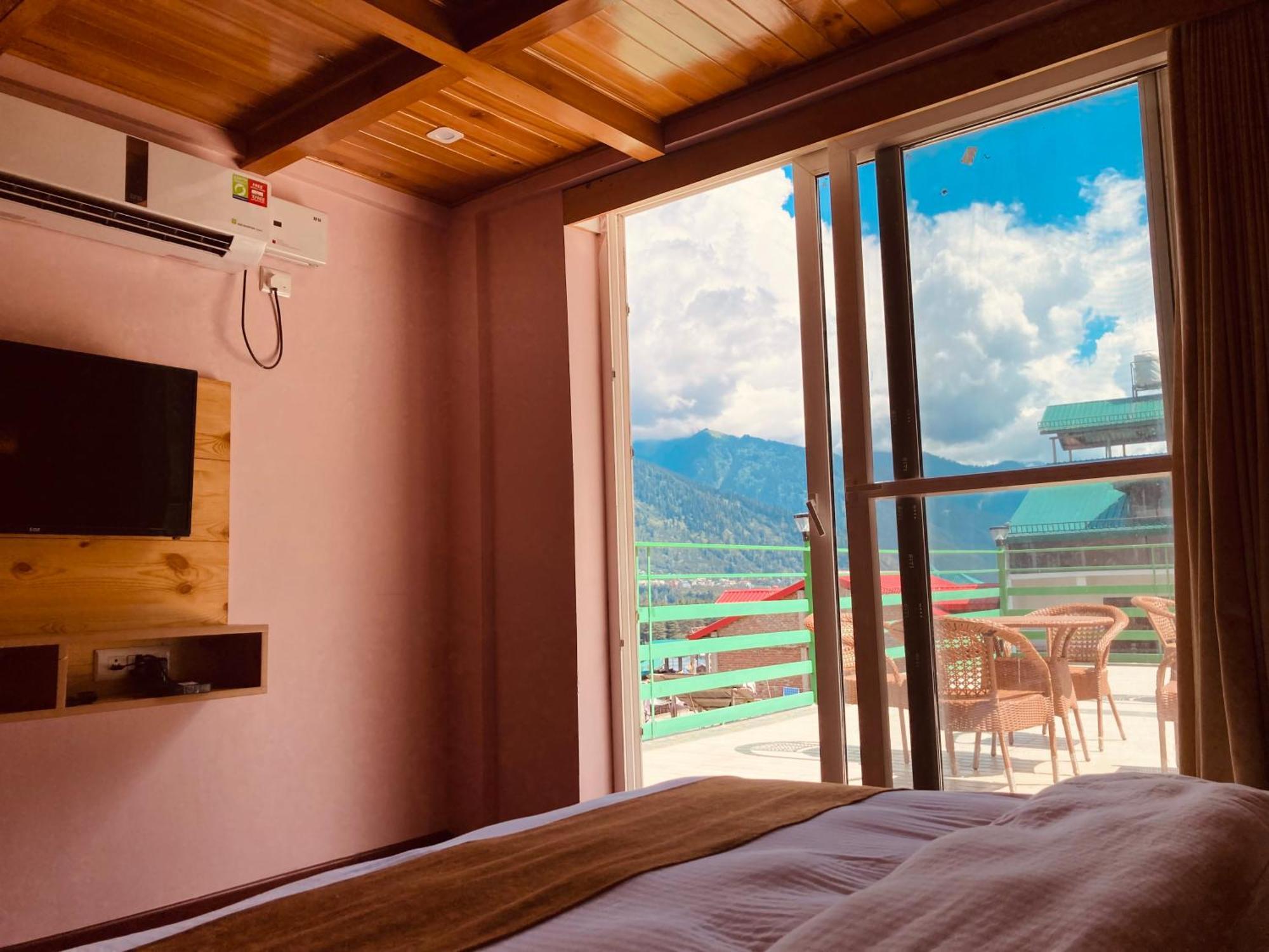 Vista Resort, Manali - ! Near Mall Road !! Hot & Cold Ac Rooms !! Best Selling !! Big Parking !! Luxury Collection !! Open Terrace !! Lift !! Playing Zone !! Property Of The Year ! Eksteriør bilde
