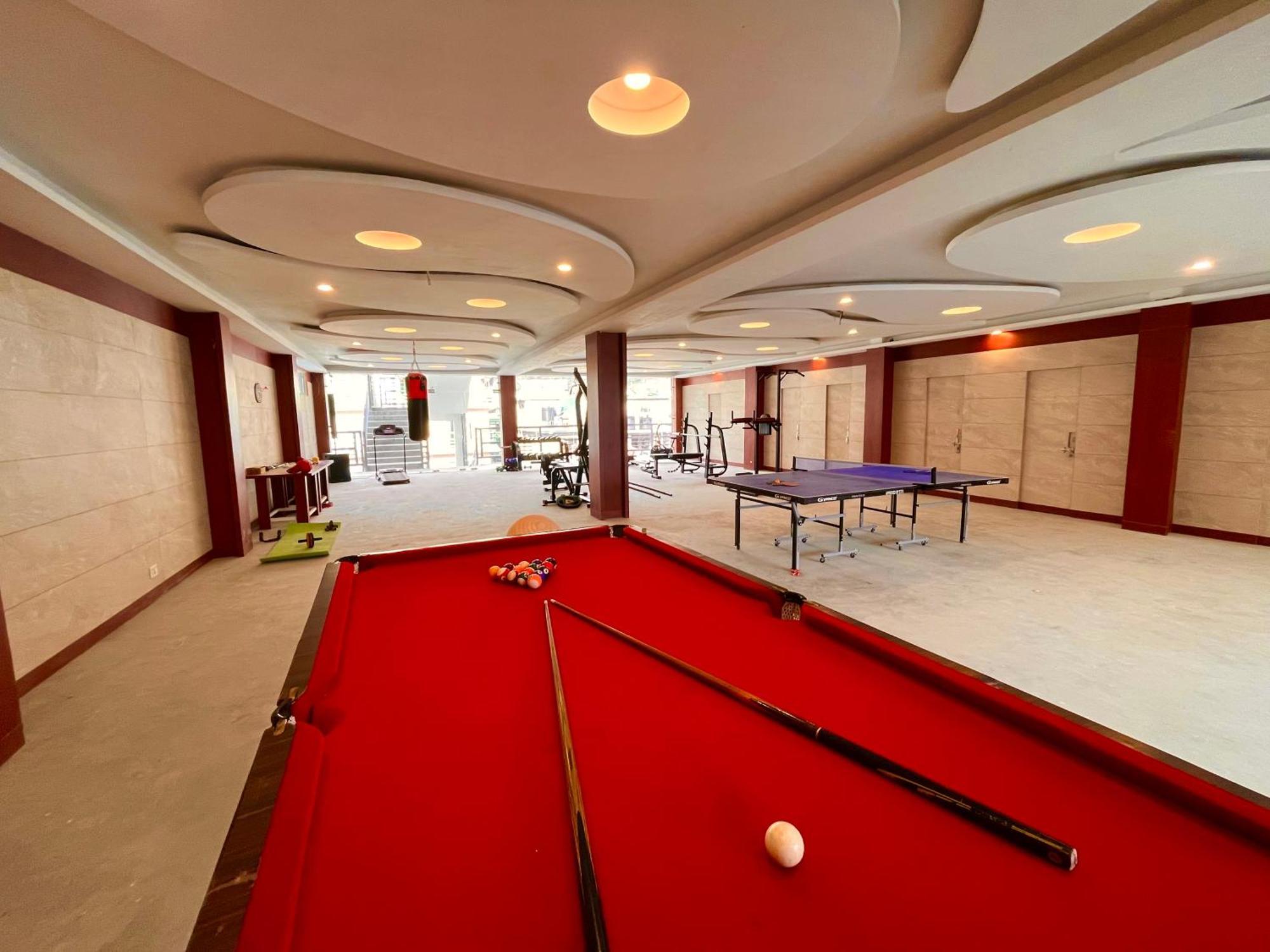 Vista Resort, Manali - ! Near Mall Road !! Hot & Cold Ac Rooms !! Best Selling !! Big Parking !! Luxury Collection !! Open Terrace !! Lift !! Playing Zone !! Property Of The Year ! Eksteriør bilde